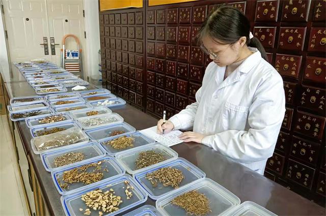 濟南護理職業(yè)學院在省“技能興魯”職業(yè)技能大賽中藥飲片項目中喜獲佳績